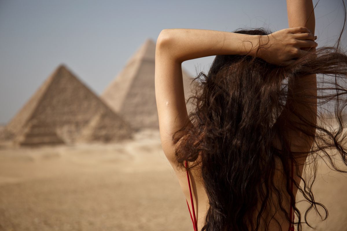 files/BETINNA1200femme-dans-le-desert-contre-le-ciel.jpg